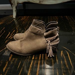 Women’s ankle boots. Size 10.